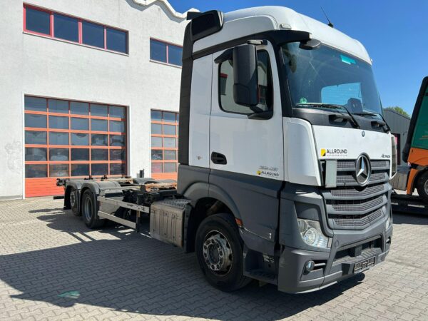 Mercedes-Benz Actros 2543 - Image 2
